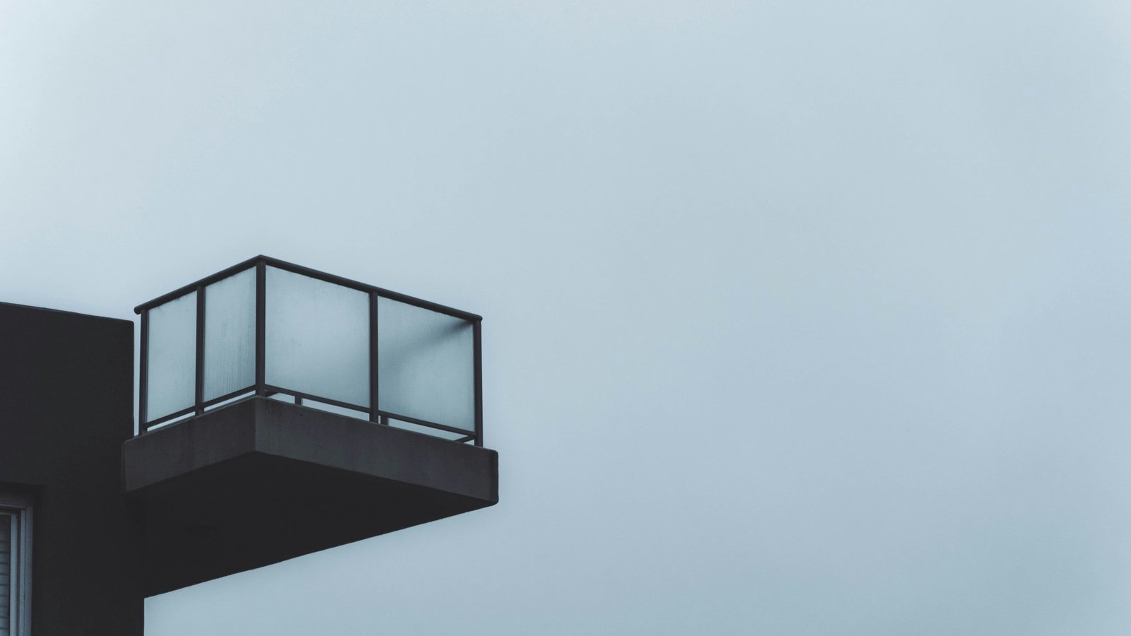 Balkon mit Regenwasser Ablauf